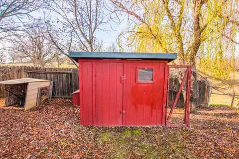 2092 Hacienda St, Redding, CA 96003 photo 18