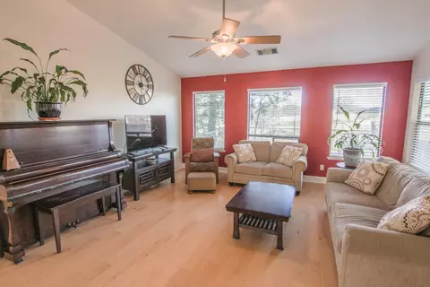 2092 Hacienda St, Redding, CA 96003 photo 5