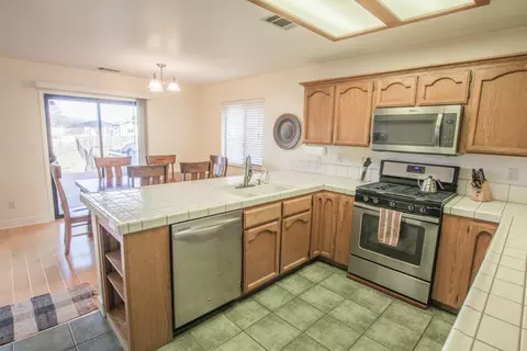 2092 Hacienda St, Redding, CA 96003 photo 10
