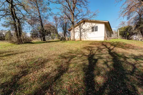 12027 Shaver Ln, Redding, CA 96003 photo 3
