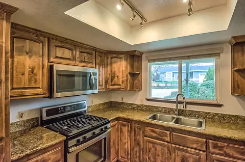 3700 Lake Forest Dr, Redding, CA 96003 photo 9