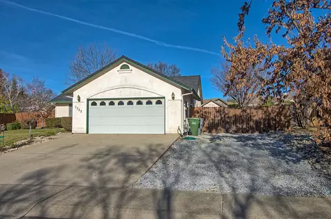 1722 Record Ln, Redding, CA 96001 photo 2
