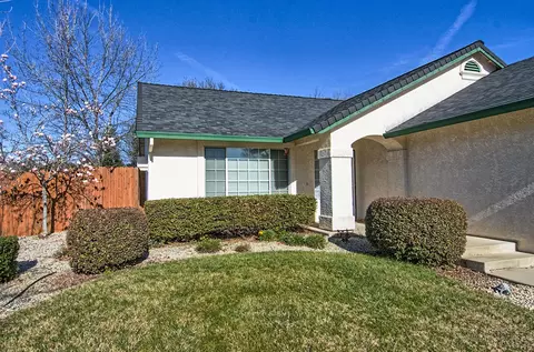 1722 Record Ln, Redding, CA 96001 photo 3