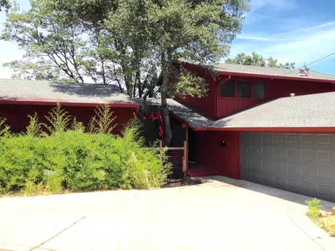 675 West St, Redding, CA 96001 photo 2