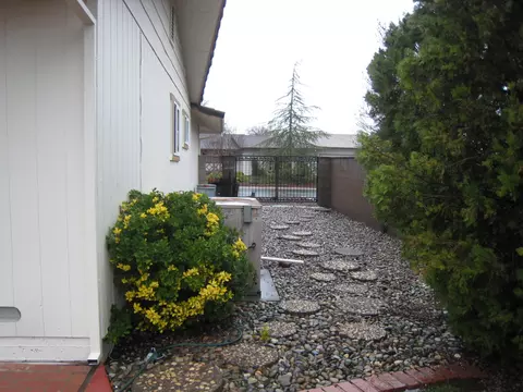 4195 Meander Dr, Redding, CA 96001 photo 4