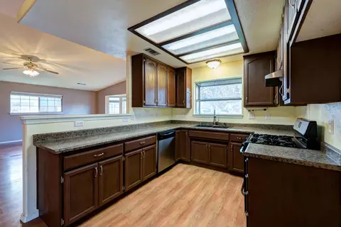 2545 Penelope St, Redding, CA 96001 photo 4