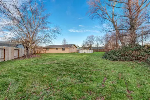 2545 Penelope St, Redding, CA 96001 photo 12