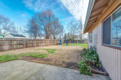 2545 Penelope St, Redding, CA 96001 photo 13