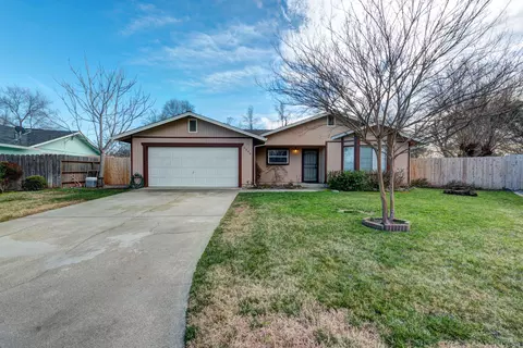 2545 Penelope St, Redding, CA 96001 photo 2