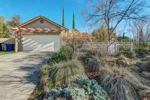 3990 Travona St, Redding, CA 96001 photo 1