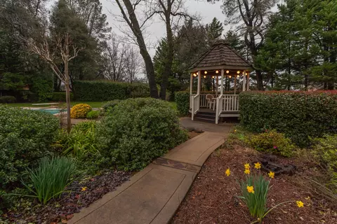 19084 Robledo Way, Redding, CA 96003 photo 7