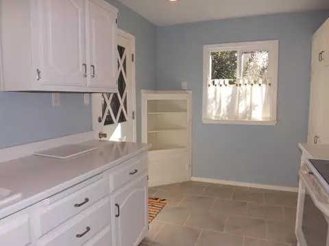 775 Lakeview Dr, Redding, CA 96001 photo 11