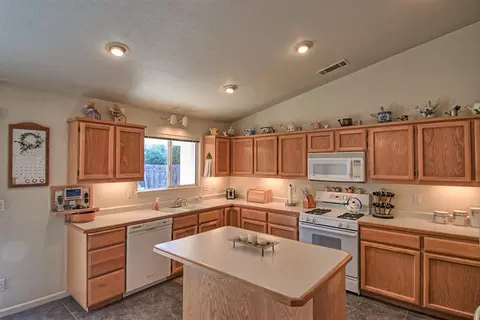 1956 Catherine Way, Redding, CA 96002 photo 10