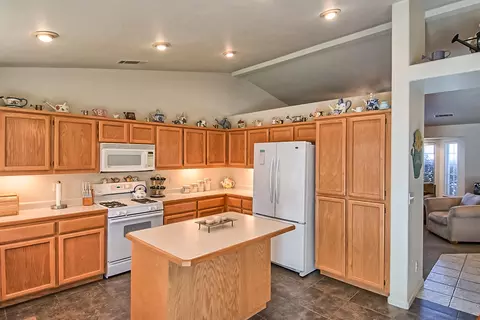1956 Catherine Way, Redding, CA 96002 photo 11