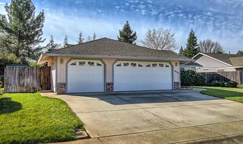 1956 Catherine Way, Redding, CA 96002 photo 2
