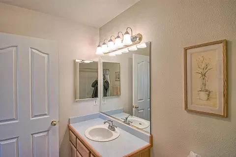 1956 Catherine Way, Redding, CA 96002 photo 16