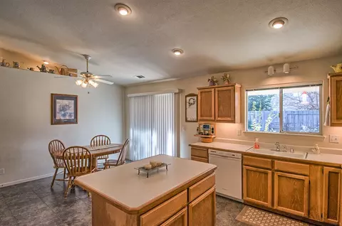1956 Catherine Way, Redding, CA 96002 photo 13