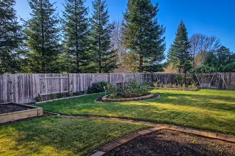 1956 Catherine Way, Redding, CA 96002 photo 36