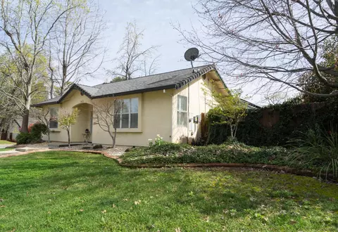 1423 Woodbridge Ct, Redding, CA 96002 photo 2