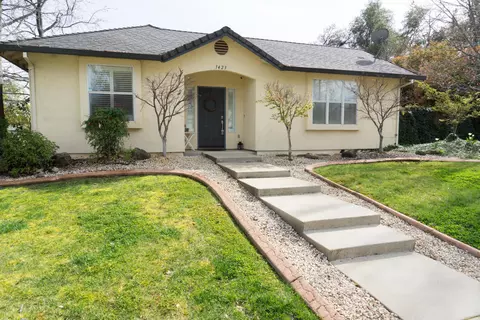 1423 Woodbridge Ct, Redding, CA 96002 photo 1
