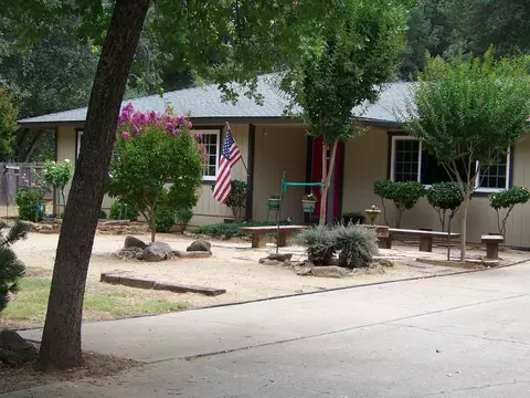 8530 Copper Dr, Redding, CA 96001 photo 3