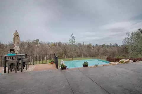 2235 Cumberland Dr, Redding, CA 96001 photo 2