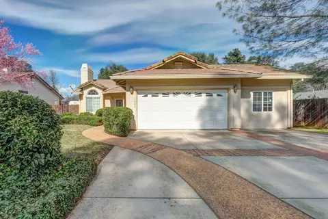 1484 Augustine Way, Redding, CA 96002 photo 2