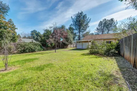 1484 Augustine Way, Redding, CA 96002 photo 25
