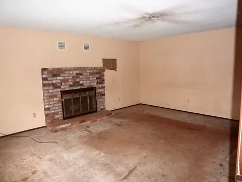 1976 Deerfield Ave, Redding, CA 96002 photo 2