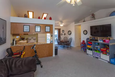 1246 Southpointe Dr, Red Bluff, CA 96080 photo 4