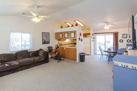 1246 Southpointe Dr, Red Bluff, CA 96080 photo 3