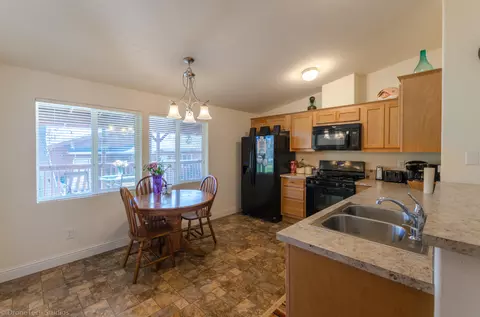 20278 Leon Ln, Redding, CA 96003 photo 7