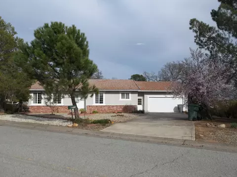 806 Collyer Dr, Redding, CA 96003 photo 1