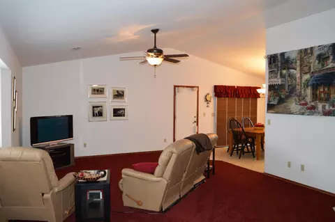 2424 Harlan Dr, Redding, CA 96003 photo 3