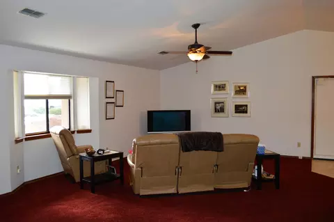 2424 Harlan Dr, Redding, CA 96003 photo 4