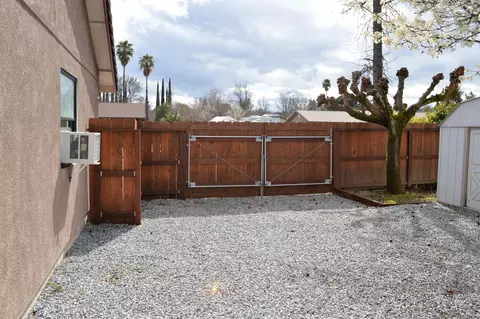 2424 Harlan Dr, Redding, CA 96003 photo 17