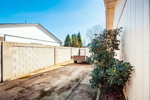 5988 Riverside, Redding, CA 96001 photo 21