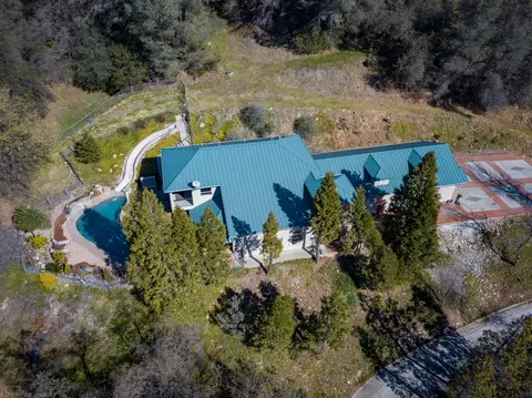 1488 Benton Dr, Redding, CA 96003 photo 2