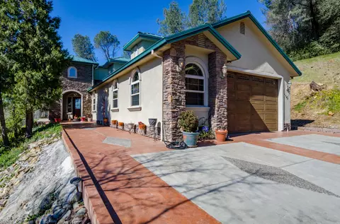 1488 Benton Dr, Redding, CA 96003 photo 4