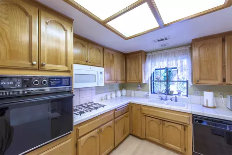 1956 Vineyard Trl, Redding, CA 96003 photo 11