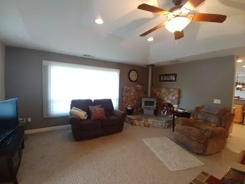 4035 Travona St, Redding, CA 96001 photo 17