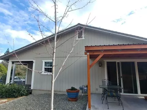 4035 Travona St, Redding, CA 96001 photo 4