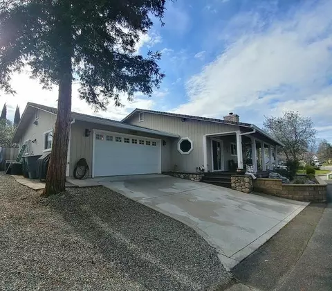 4035 Travona St, Redding, CA 96001 photo 3
