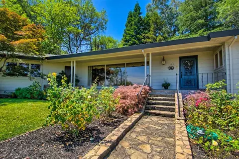1628 Orange Ave, Redding, CA 96001 photo 2