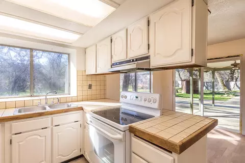20387 Sudan Ln, Redding, CA 96003 photo 8
