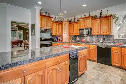 4353 Yellowstone Dr, Redding, CA 96002 photo 4