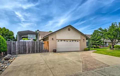 2139 Sophy Pl, Redding, CA 96003 photo 3