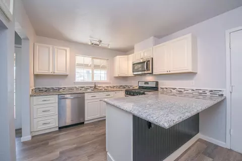 1130 Riviera Dr, Redding, CA 96001 photo 5