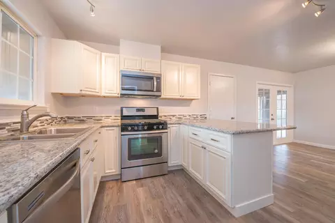 1130 Riviera Dr, Redding, CA 96001 photo 8