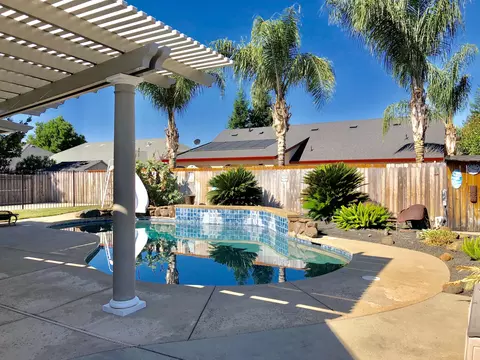 580 Casa Buena St, Redding, CA 96003 photo 4